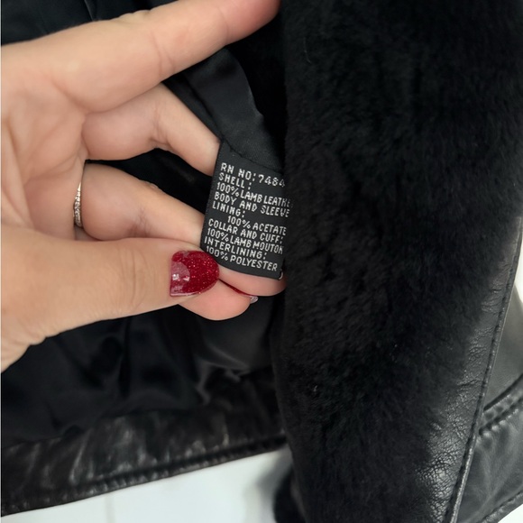 VINTAGE Andrew Marc Black Leather Jacket with Plush Collar and Cuffs - Picture 4 of 10